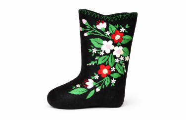 Женские валенки с вышивкой